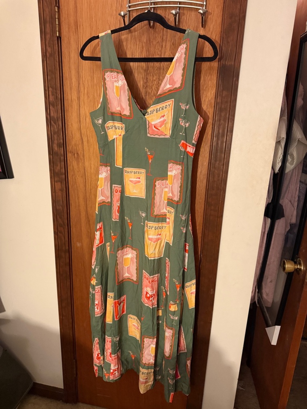 Paper Heart Cocktail-Print V-Neck Sleeveless Maxi Dress